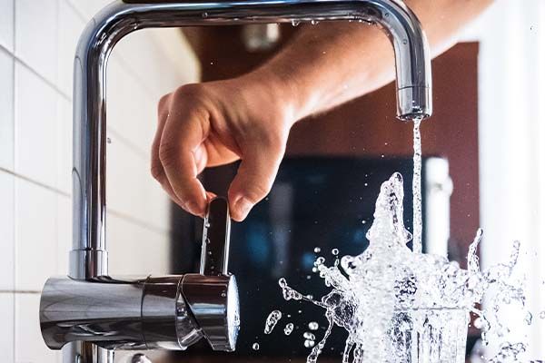 Fuite d'eau, problème de douche, réglage du ballon d'eau chaude : Scotti est là pour vous à Brest et dans le Finistère